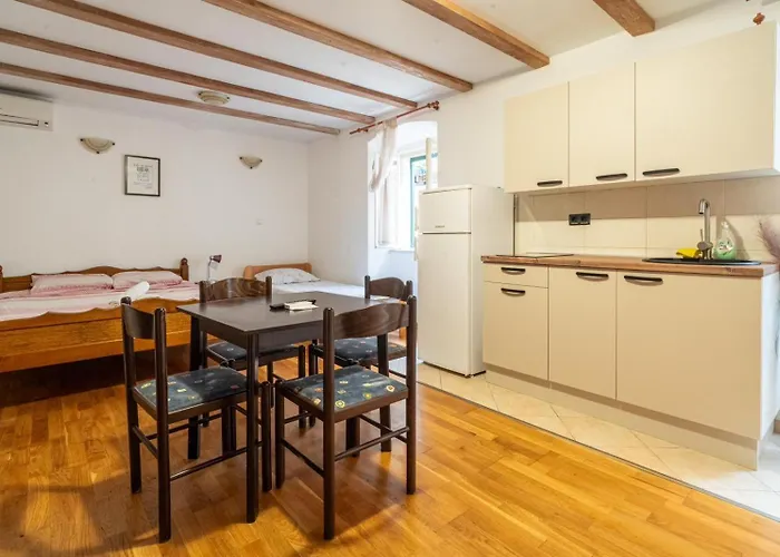 Apartments Loriana
