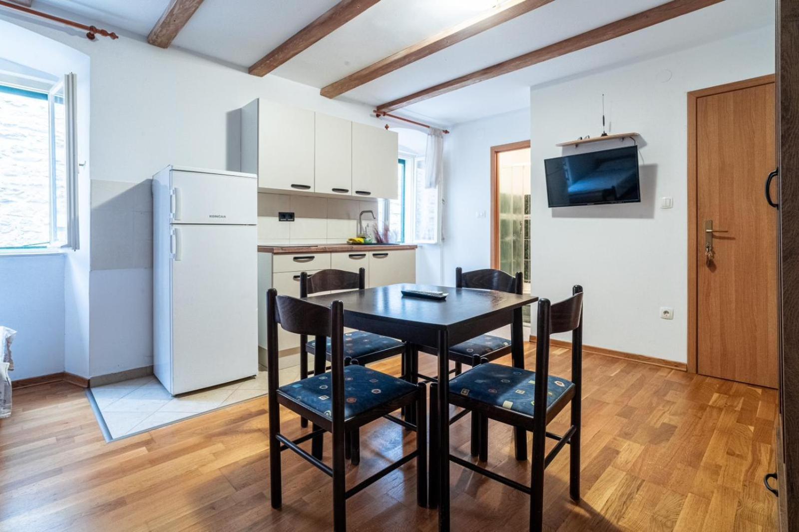 Loriana Apartment